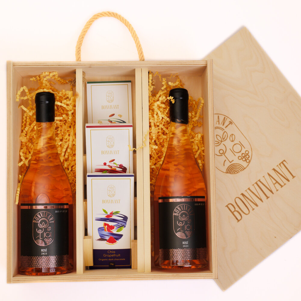 2 броя LIMITED EDITION BONVIVANT "ROZE" в комплект с три вида Био Веган шоколад BONVIVANT в уникална дървена кутия