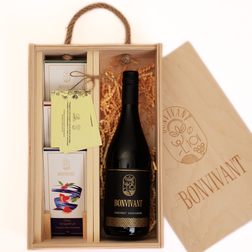 Сухо червено вино BONVIVANT „CABERNET SAUVIGNON" в комплект с три вида Био Веган шоколад BONVIVANT в уникална дървена кутия
